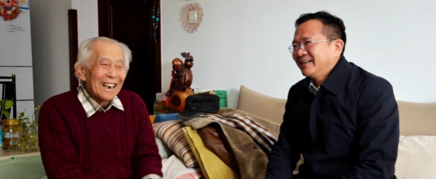 中國樂凱黨委領(lǐng)導(dǎo)看望慰問樂凱老領(lǐng)導(dǎo)、老專家、老干部、老黨員及生活困難職工