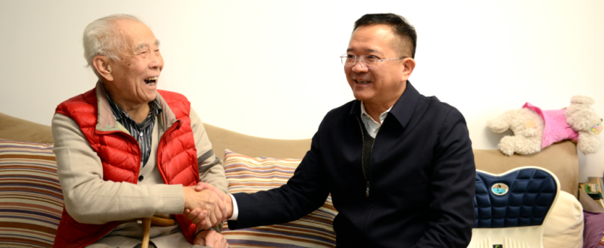 中國樂凱黨委領(lǐng)導(dǎo)看望慰問樂凱老領(lǐng)導(dǎo)、老專家、老干部和生活困難職工